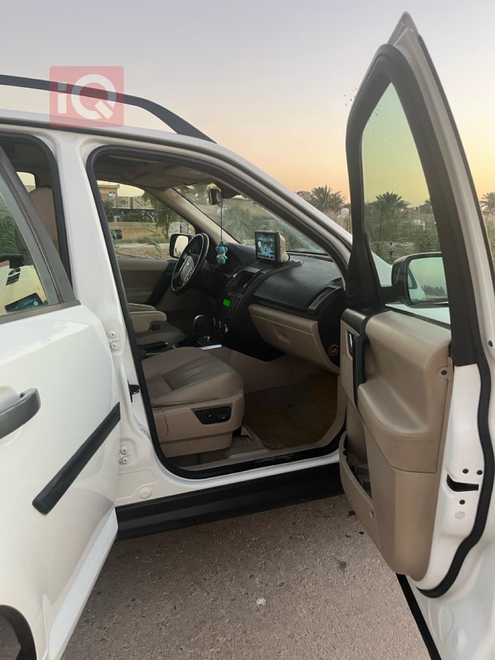 لاند روفر LR2